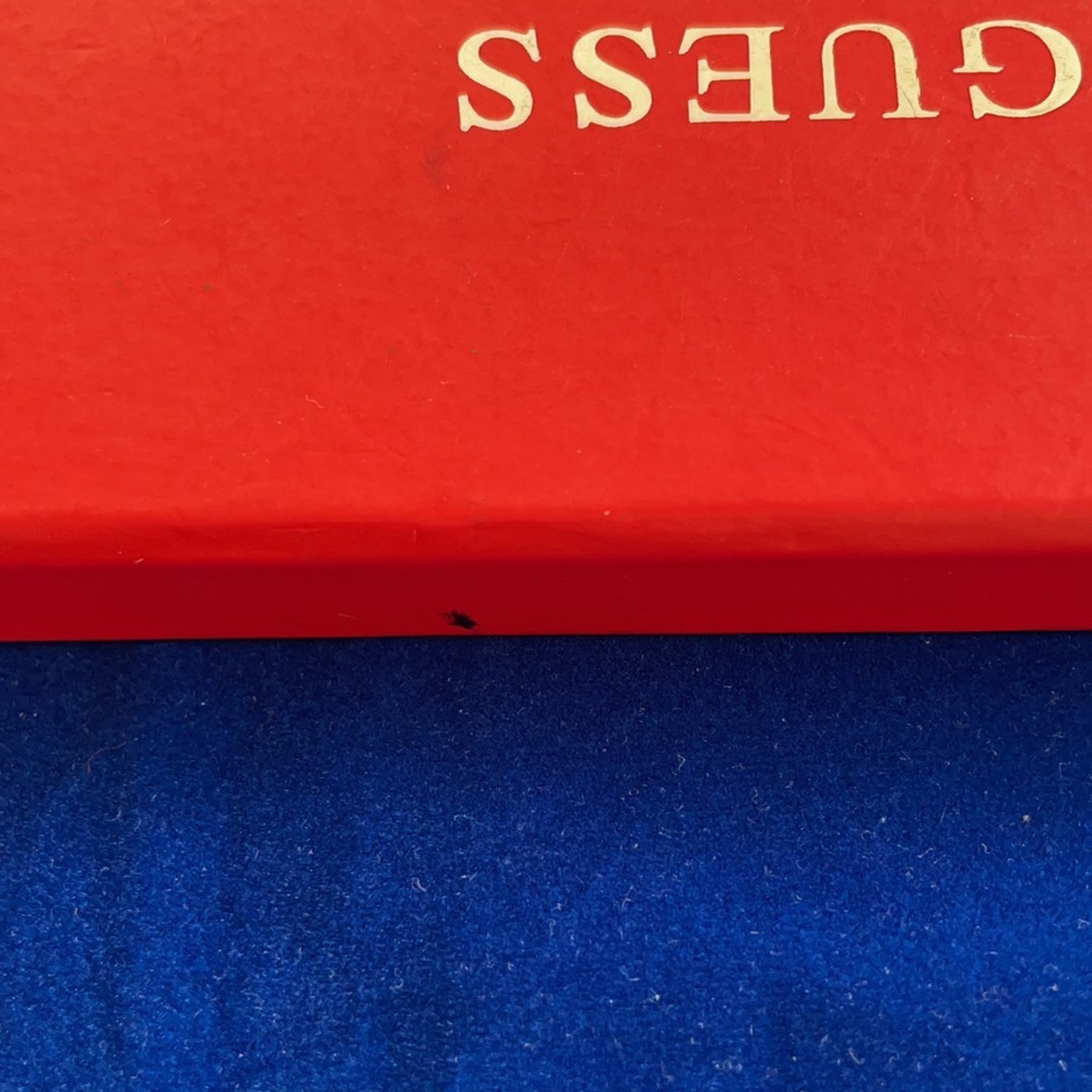 Guess Keychain. - Picture 5 of 5